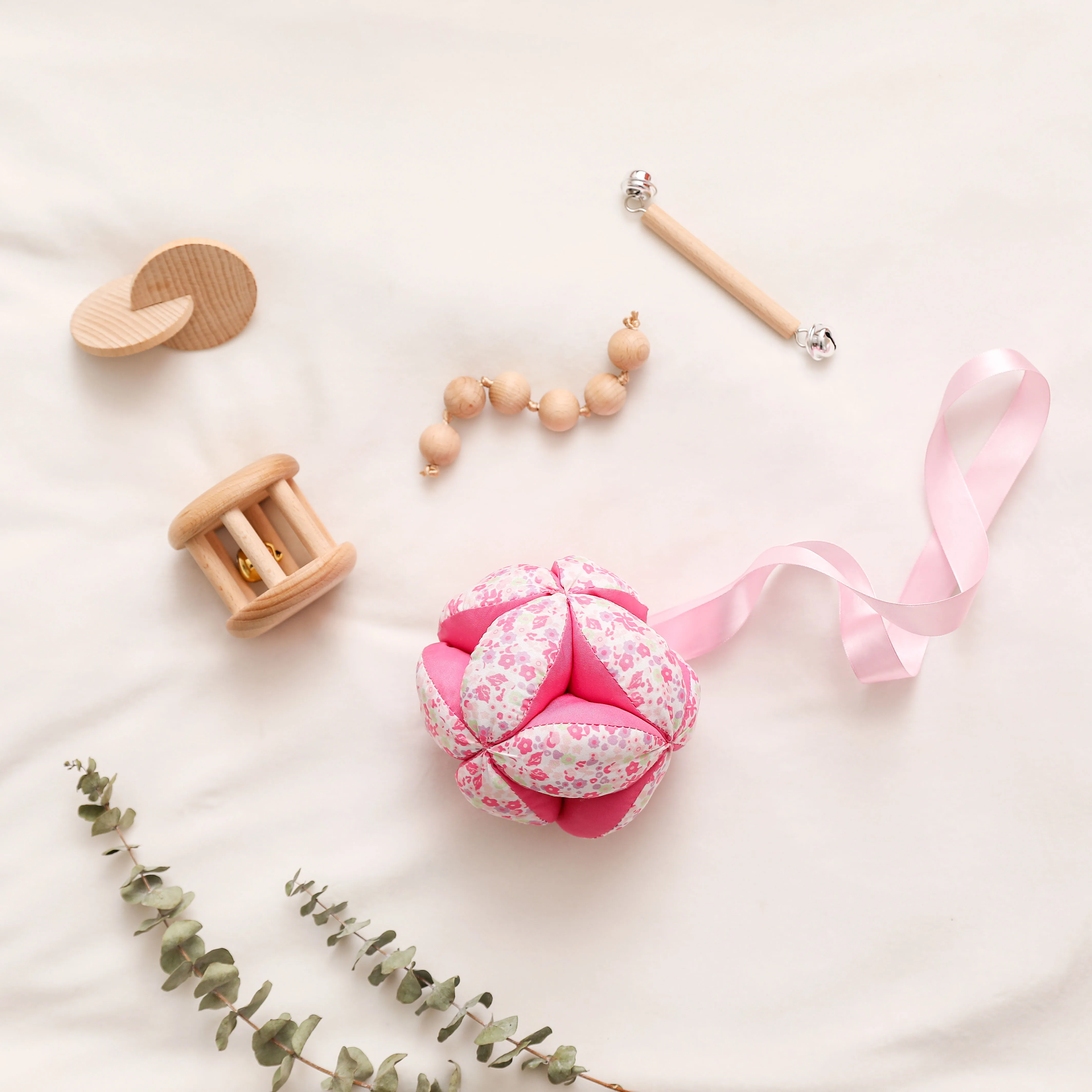 5 Pcs Baby Montessori Toys Set Wooden Baby Rattles Infant Nursing Teethers Hand Catching Cloth Ball Toys Birth Gift for Newborn 5 Pcs Baby Montessori Toys Set Wooden Baby Rattles Infant Nursing Teethers Hand Catching Cloth Ball Toys Birth Gift for Newborn