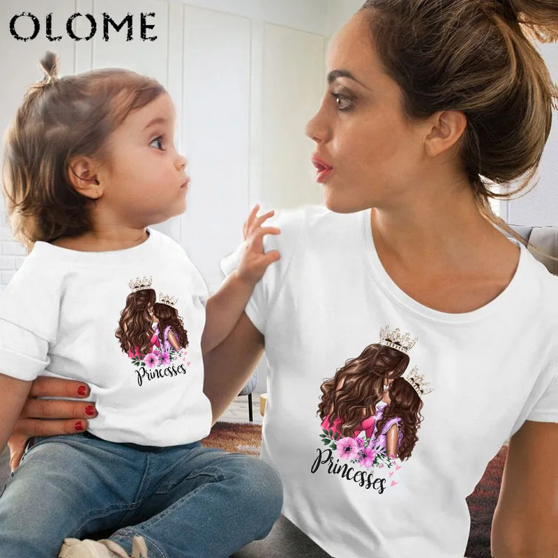 

Princess Print Family Matching Mommy And Kids Round Neck T-shirt Mom And Baby T Shirt Mum And Daughter Clothes q0807