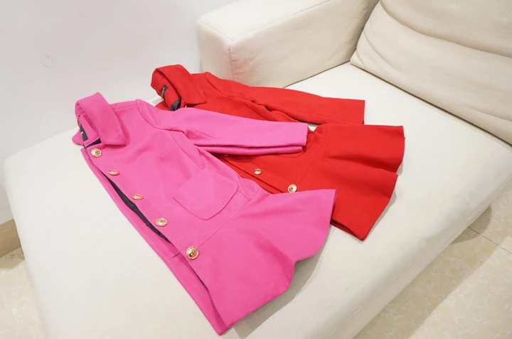 Стильное красное/фуксия шерстяное пальто милое ярко-розовое однобортное пальто с оборками стильное Тканое пальто-трапеция с золотыми пуговицами