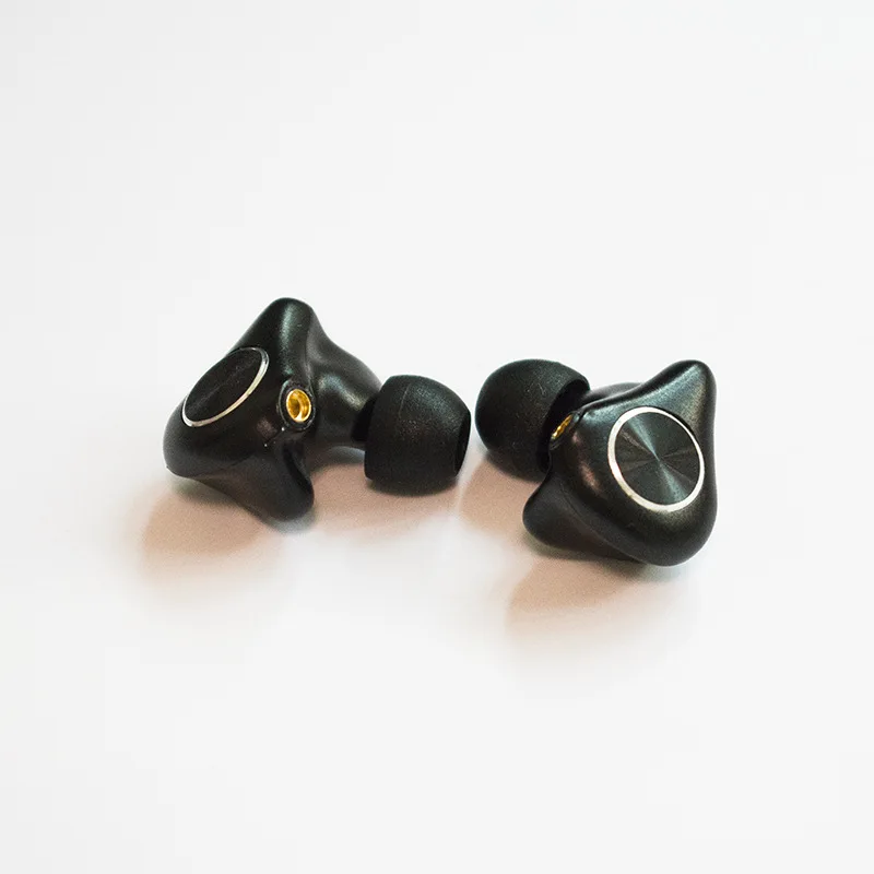 

GT2 MMCX HiFi Earphone 10mm Diamond Like Carbon Diaphragm Dynamic Earbuds Headphone Ear Bud