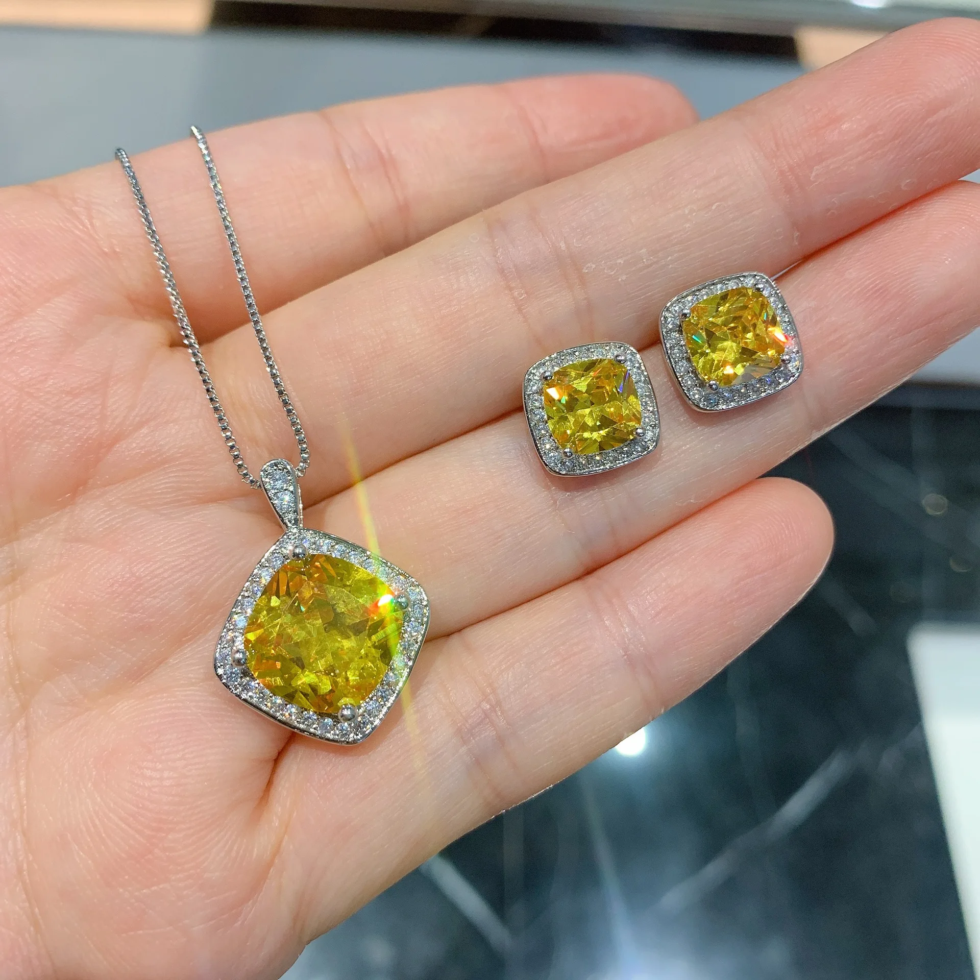 

Funmode Trendy Square Shape Yellow CZ Pendant Necklace Jewelry Sets For Women Gifts Pendientes boucle d'oreille Wholesale FS47