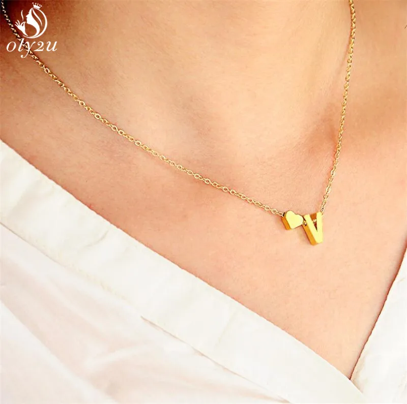 Oly2u модные крошечные сердечки изысканные оригинальные персонализированные буквы имя Чокеры ожерелье для женские ювелирные изделия, кулон аксессуары подарок