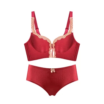 

Classic palace horizontal drawing seamless underwear with no steel ring adjustment and breast gathering bra