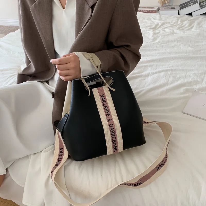 

INS-Style Bucket Bag Women's Large Capacity Bag 2020 New Style Fashion Network hong yang Gas Wide Strap Shoulder Oblique Bag