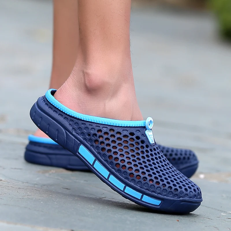 

New 2020 Summer Men Sandals Fashion Hollow Out Breathable Beach Slippers Flip Flops EVA Massage Slippers Sandals Clogs zapatos