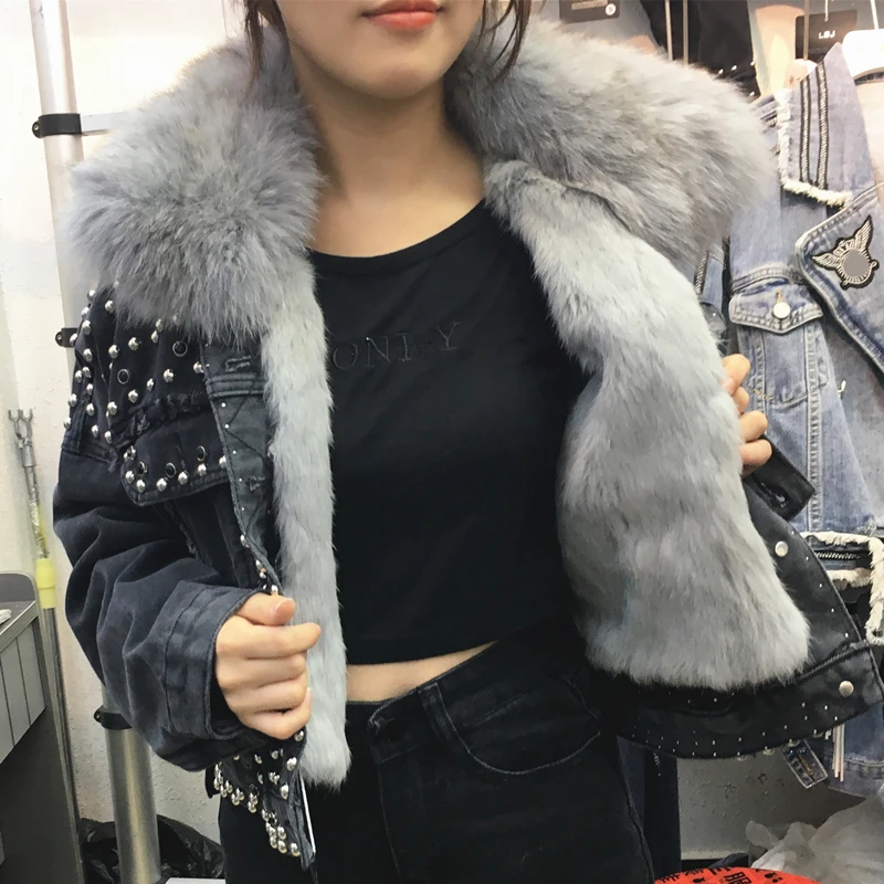 black with gray fur Укороченная джинсовая куртка из лисьего меха с заклепками, Корейская джинсовая куртка, женские модные куртки, новинка, зимняя плотная Свободная куртка для женщин - Цвет: black with gray fur