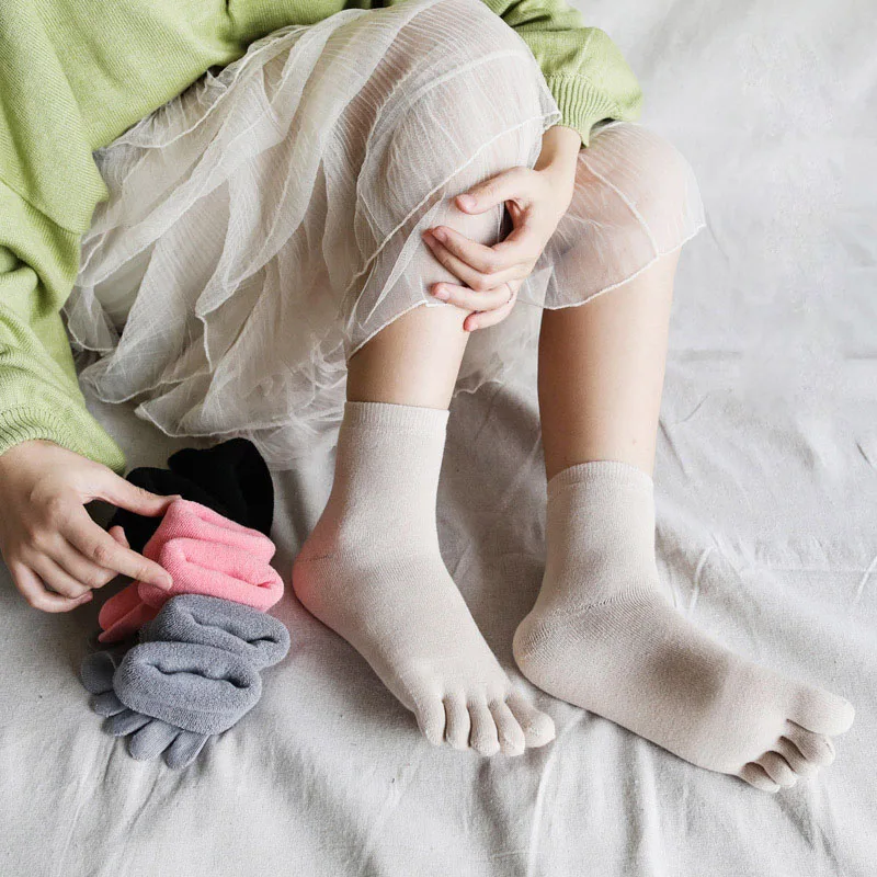 5 Pairs Winter Thermal Socks for Women Thicken Cotton Terry Five Finger Socks Solid Simple Breathable Warm Snow Socks with Toes 11 H2e82725b34bb4d8aa96c36451b228f50m