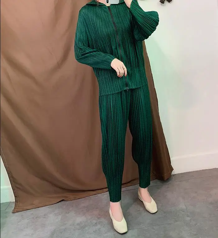 

Miyake pleated suit autumn new pleated two-piece printing loose large size trousers suit pleated set free shipping