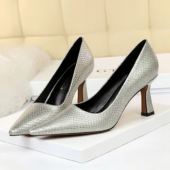 

2020 Spring New Women Classics Pumps Fashion Sexy Dress Patent Leather Red Wedding Shoes Thin Heels High Heels Snake Print Shoes