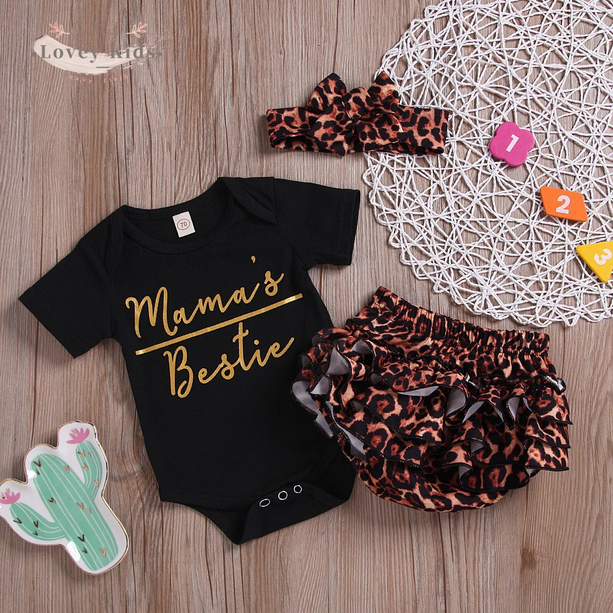 

2020 Toddler Baby Girl Outfit 3PCS Shorts Sleeve Bodysuit Shorts Pants Headband Leopard Mama's Bestie Print Kids Clothing