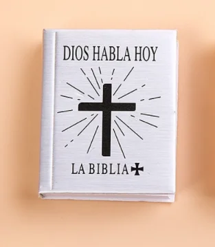 10 шт свадебный подарок для гостей английский, испанский настоящая Библия брелок для крестин, вечерние пользу для подарков для будущей матери для крещения ребенка производителя "gift souvenir" - Цвет: Spanish silver bible