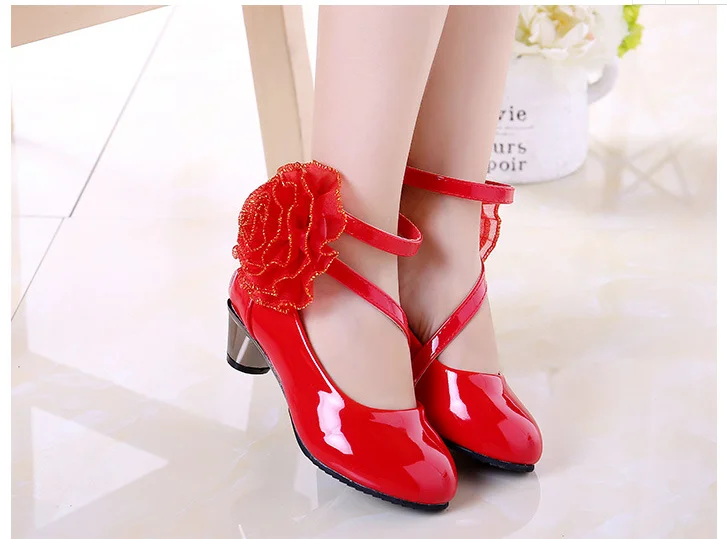 Кожаная обувь для девочек; детская обувь принцессы с красным цветком; модная Корейская Свадебная обувь; Праздничная обувь для детей; Студенческая обувь