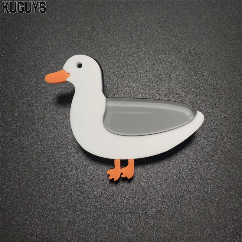 

2020 New Cute Animal Duck Brooches for Women Lovely Girl Custom Acrylic Jewelry Collar Brooch Bag Pins Trendy Accessories