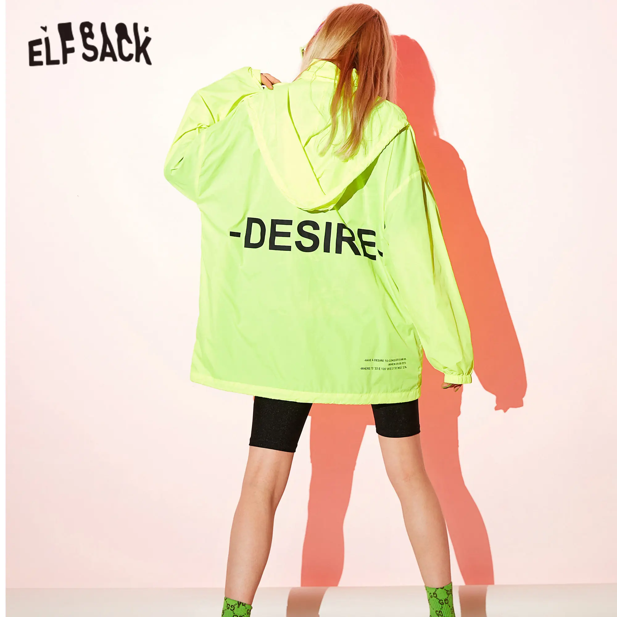 Женская куртка с капюшоном ELFSACK зеленая Повседневная большого размера на молнии