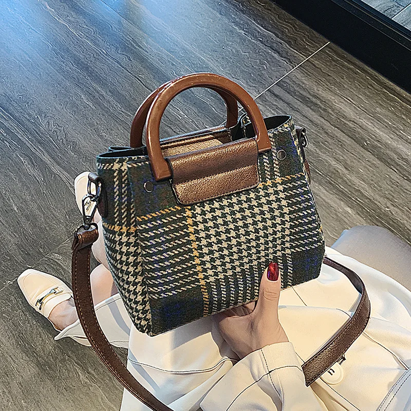 

High-end bag women 2020 new tide shoulder bag wild tartan cloth bag shoulder oblique autumn and winter portable pouch