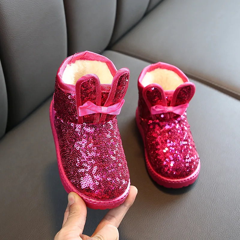 hot pink Модные ботинки для девочек зимние ботинки для детей ясельного и большого возраста теплая Плотная хлопковая ткань с блестками с заячьими ушками милые ботильоны с бантом - Цвет: hot pink