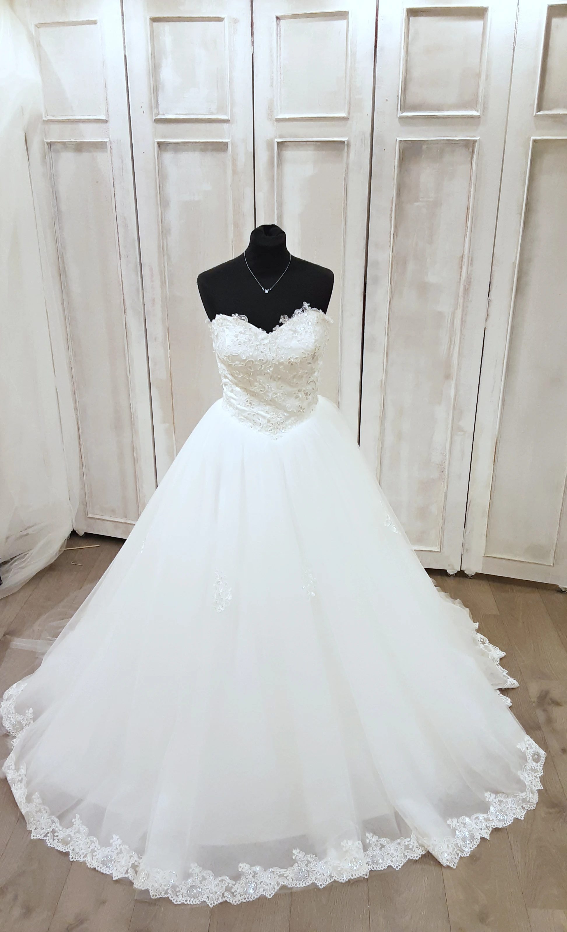 Sweetheart Shiny Lace Top Wedding-Jurken Wit Ivoor Lace Up Back Wedding Dresses-Vestido De Noiva Hof Trein Sweetheart Shiny Lace Top Wedding-Jurken Wit Ivoor Lace Up Back Wedding Dresses-Vestido De Noiva Hof Trein