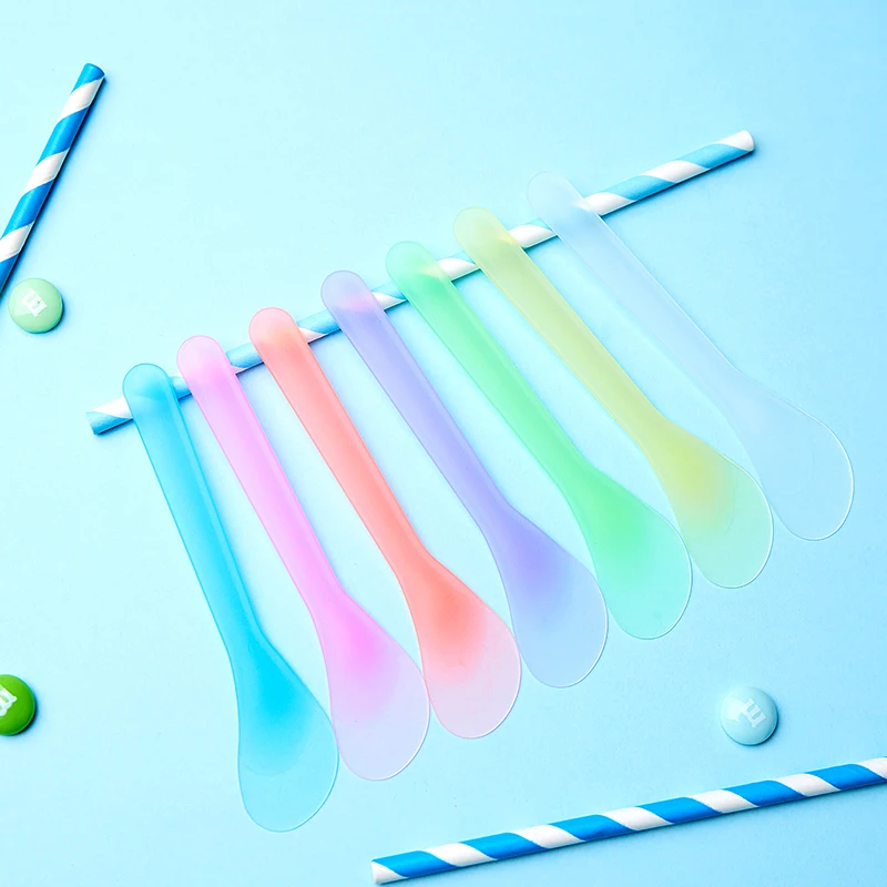 

Mini Cosmetic Spatula Disposable Curved Scoop Makeup Mask Cream Spoon Eye Cream Stick Make Up Face Beauty Tool Kits 100pcs