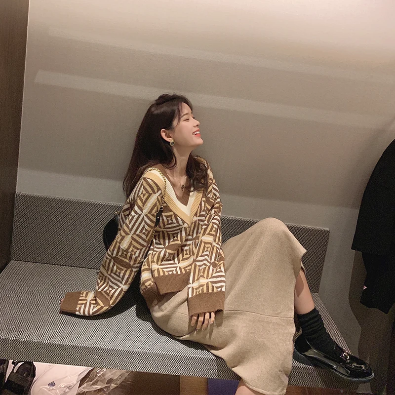 Mishow Winter Causal Vintage Thick Sweater Women VNeck Long sleeve Loose Long Sleeve Plaid Knit Pullover Tops MX19D5629