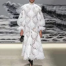 Осеннее высококачественное модное платье с воротником-хомутом и рукавами-фонариками, женское белое платье длиной до щиколотки с вышивкой и оборками