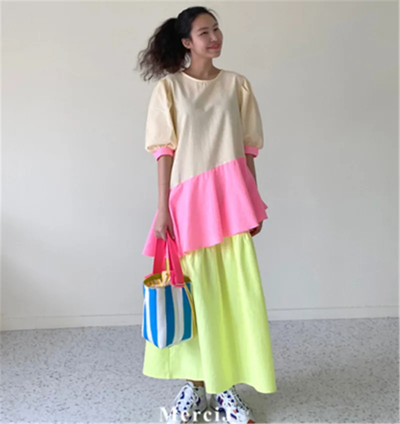 Женское длинное платье с круглым вырезом коротким рукавом и цветными