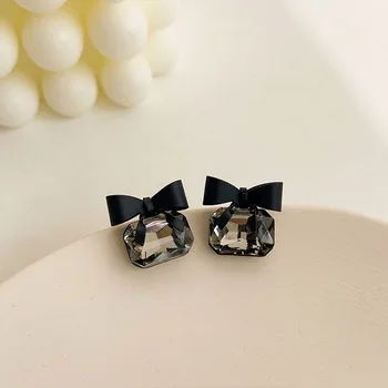 

2020 New Korean Sweet Black Bowknot Earrings For Women Small Cute Crystal Geometric Square Stud Earrings Fashion Jewelry