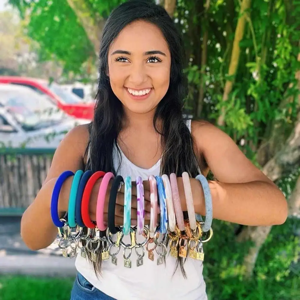 Модный новый брелок для ключей с леопардовым рисунком и кисточкой женщин