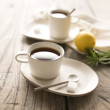 

White Porcelain Coffee Cup With Handle Creative Office Cups European High Tea Ceramic Filizanka Do Kawy Cup And Saucer OO50CS