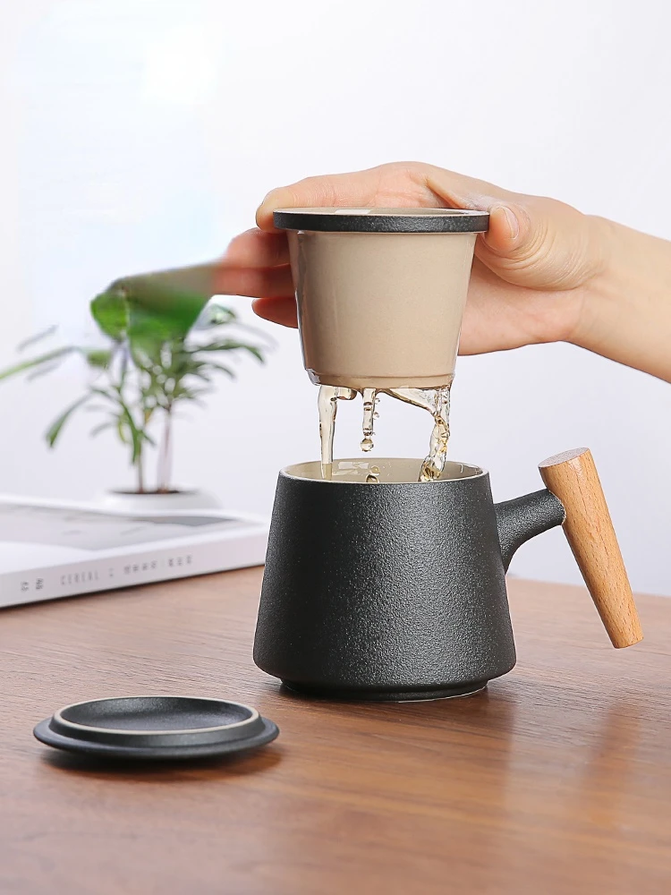 

Creative Wooden Handle Ceramic Tea Cup Single Water Cups Saucers Travel Coffee Cup Teacup Set Ceramic Tea Mugs with Lid Gift Box