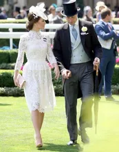 

Elegant Lace Mother of the Bride Dress With Long Sleeves Kate Middleton Formal Party Gowns High Neck Knee Length Vestidos