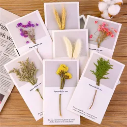 Carte de vœux créative de vacances, fleurs séchées fraîches, petite carte de vœux vierge commémorative d'anniversaire de remerciement 