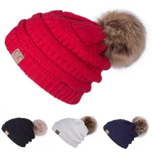 Милая теплая шапочка вязаная бини из толстого плюша