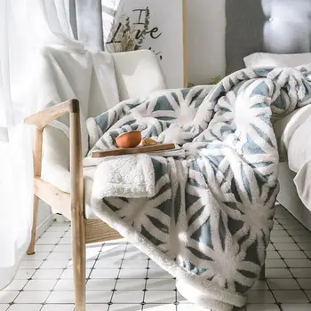 

Soft Warm Blanket Flannel Aircraft Sofa Use Office Children Blanket Towel Travel Fleece Mesh Portable Car Travel Cover Blanket