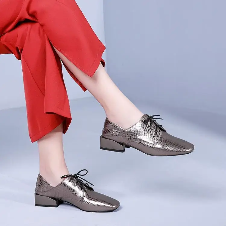 

Single-shoe women's autumn/winter square lace-up embossed square heel middle heel daily top layer cowhide 3.5cm