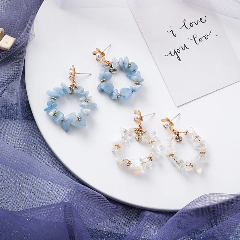 

Golden Small Flower Earrings Irregular Stone Round Pendant Earrings