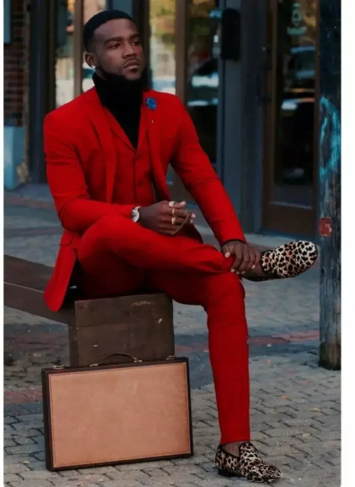 

Latest Design Two Button red Groom Tuxedos Notch Lapel Groomsmen Best Man Mens Wedding Suits (Jacket+Pants+Vest+Tie)