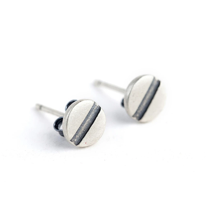 Retro vintage screw-shaped earring