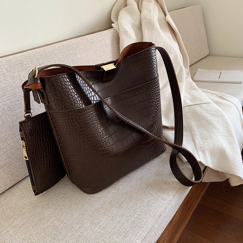 

Bucket bag women's new 2019 tide Korean fashion crocodile pattern handbag temperament Joker slung shoulder bag