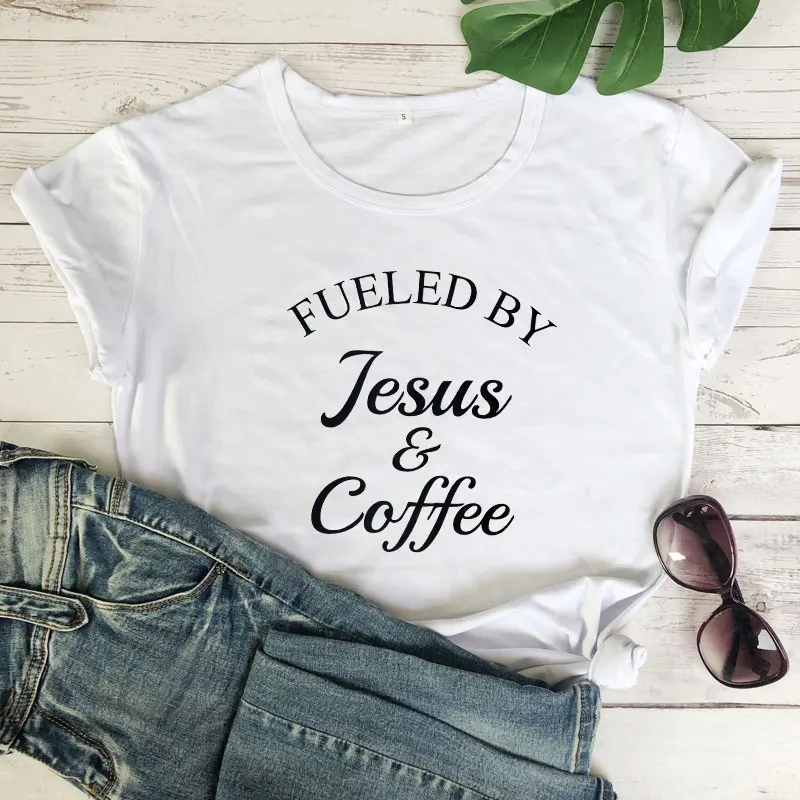 Fueled By Jesus& coffee Футболка женская Религиозная Христианская графическая Футболка Топ модная женская Мотивационная Библейская стих церковная футболка - Цвет: white-black text