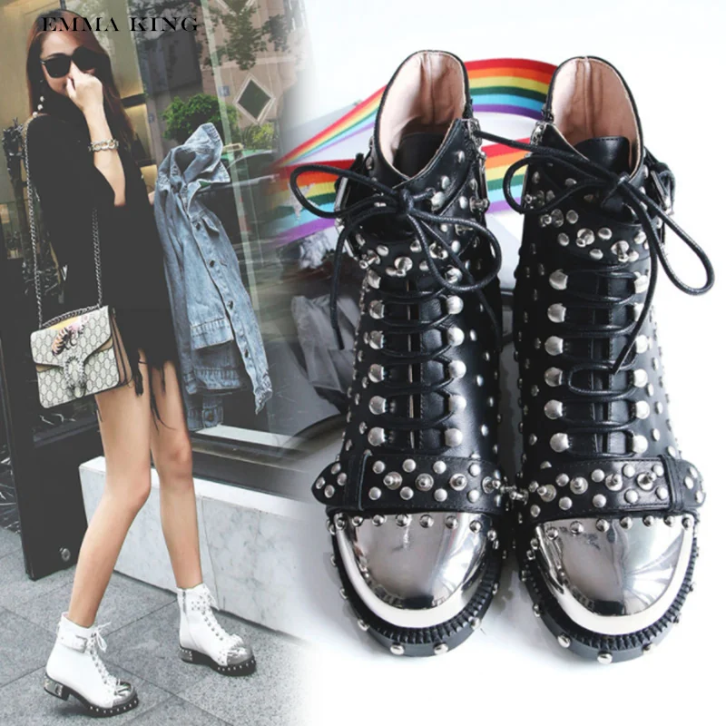 

2020 Autumn Winter New Women Black White Metal Rivets Lace Up Motorcycle Ankle Boots For Women Cowboy Martin Boots Short Shoes