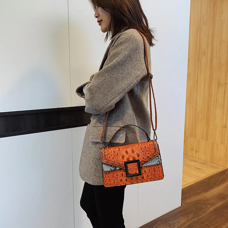 

2019 Fashion Crocodile Pattern Hand Square Sling Bag Women's Simple Versatile Contrast Color Square Buckle Crossbody Bag LADY'S