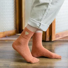 Милые хлопковые женские носки с вышитыми сердечками, Модные осенние теплые удобные носки, милые носки с золотыми сердечками