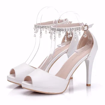 

2019 spring and summer women's high-heeled sandals fish mouth waterproof platform fine with buckle pearl fringed large white