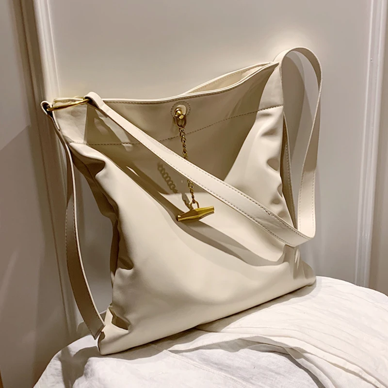 

Large Capacity Chain Buckle Shoulder Bags For Women 2020 Solid PU Peather Handbags Messenger Bag Ladies Commuter Purses and Tote