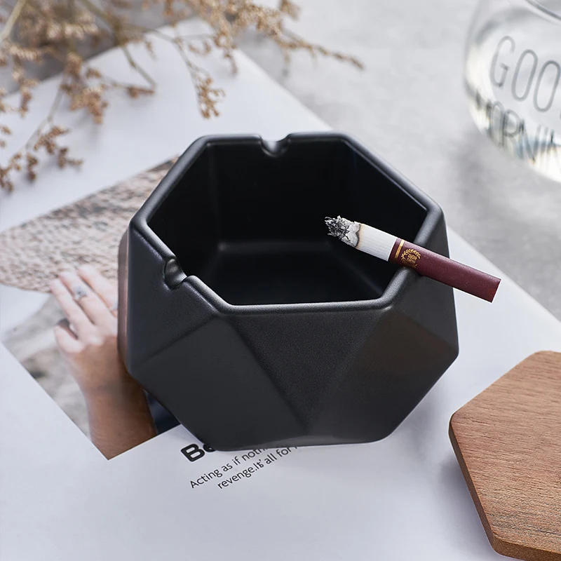 Nordic ins ashtray home living room coffee table office ceramic ashtray with lid Chinese creative personality trend