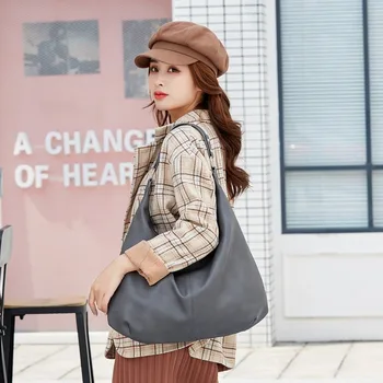 

2020 new Korean version of the shoulder messenger bag fashion cute messenger bag large capacity casual messenger bag ladies