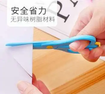 4pcs Child safety manual scissors kindergarten children's paper-cutting special safety household round head does not hurt hands safety round head plastic scissors student children kids paper cutting minions supplies for kindergarten school