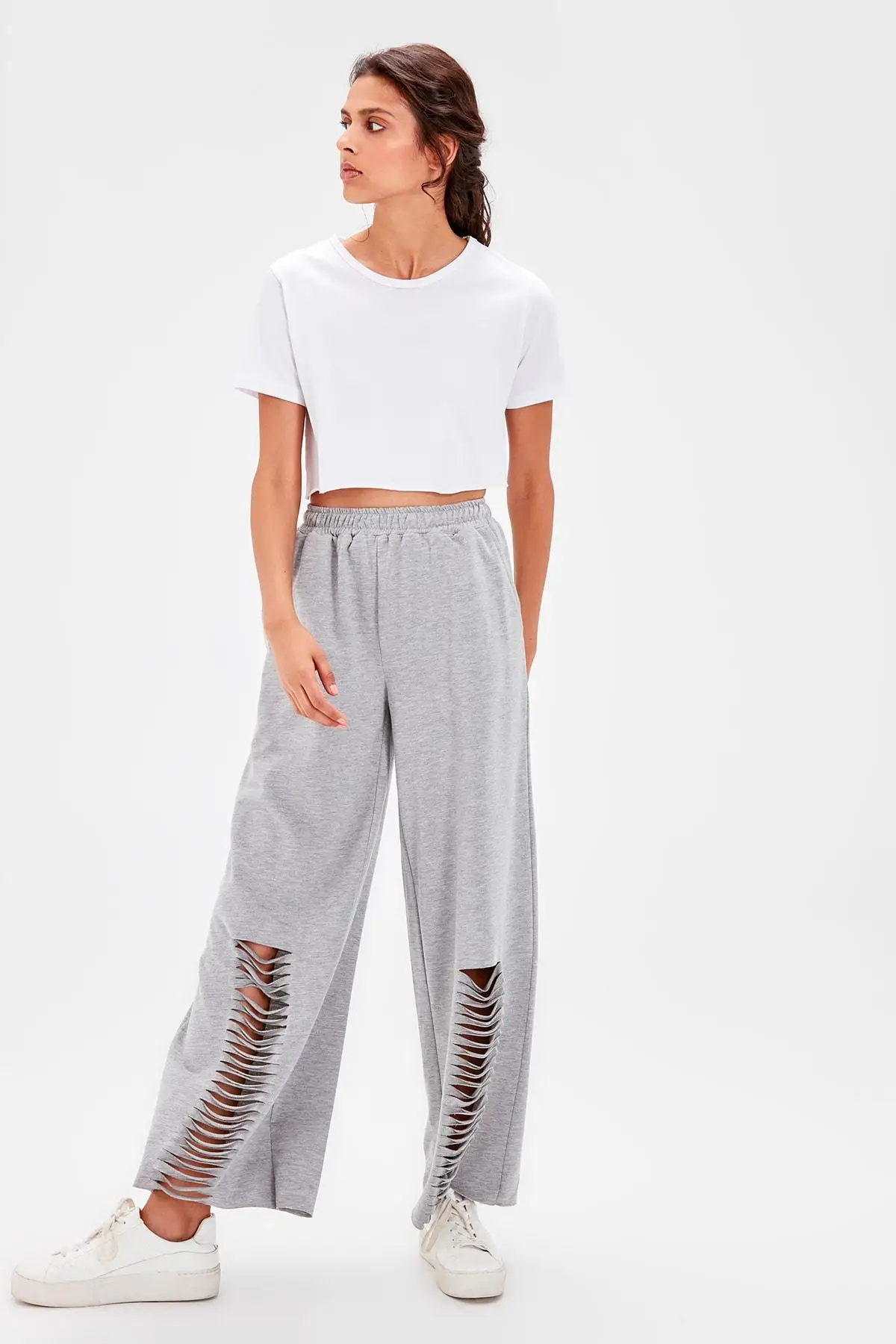 Trendyol Серые трикотажные спортивные штаны TWOAW20EA0023