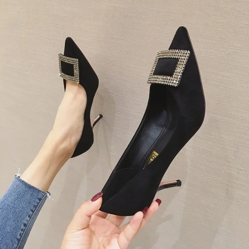 

2020 fashion Women High Heels Valentine black Pumps Lady Scarpins Metal Buckle Kitten Low Heels Sexy female Office Shoes K16-21