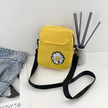 

2020 new small bag female bag Korean cute smallt Mori Messenger bag Japanese Harajuku style little Daisy soft sister canvas bag